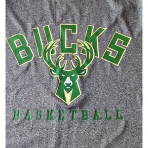 Large Milwaukee Bucks Basketball NBA Mens T-Shirt Gray Green Lettering Polyester